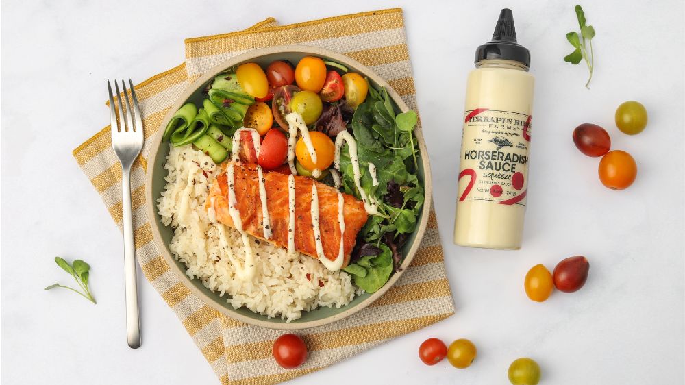 Salmon Bowl with Horseradish Sauce Garnishing Squeeze