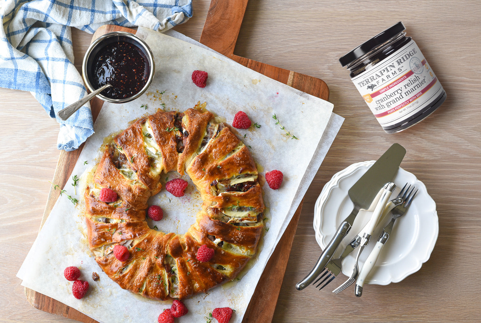 Pear & Brie Wreath with Cranberry Relish with Grand Marnier